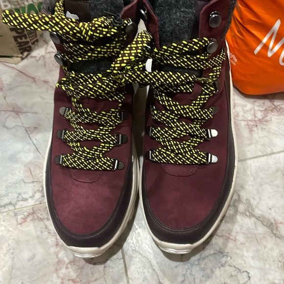Sorel women’s kinetic break they conquest winter boot new